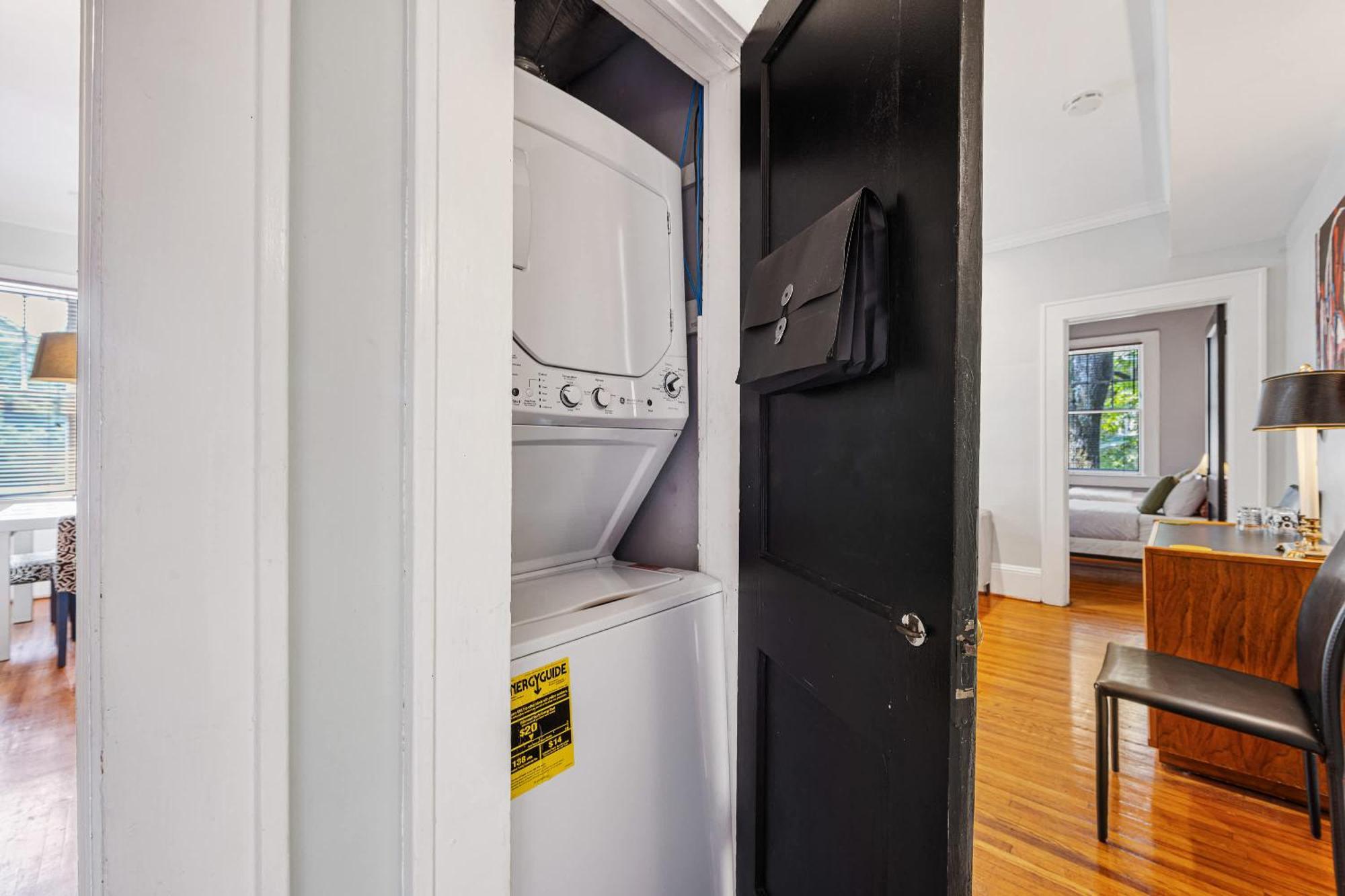 Spacious 2br In Myers Park With Sunroom