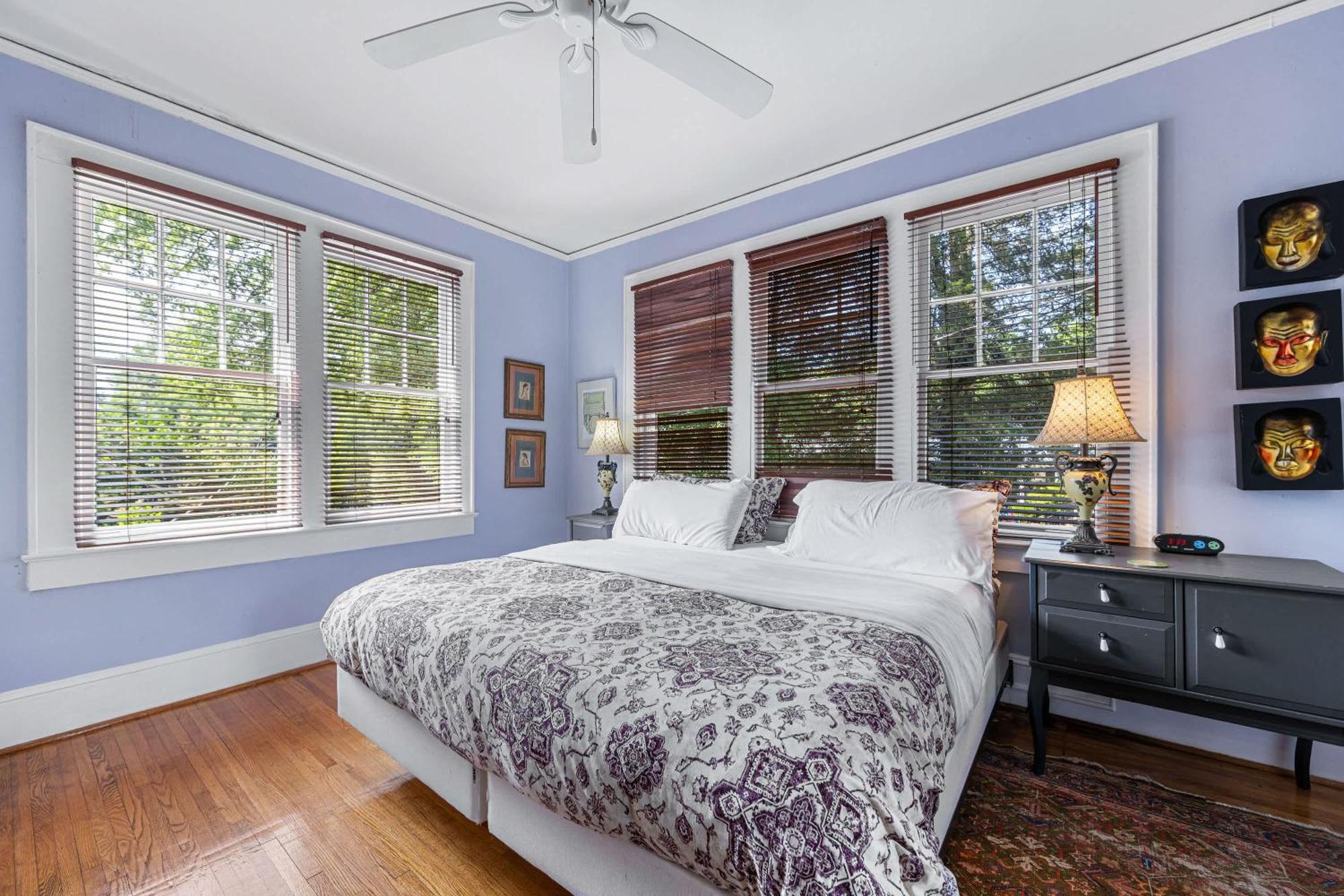 Spacious 2br In Myers Park With Sunroom