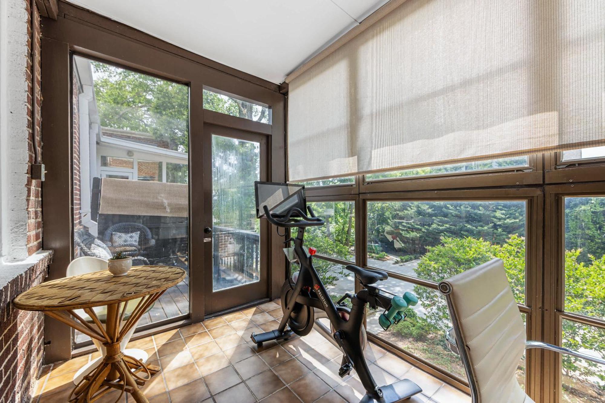 Holiday home Spacious 2br In Myers Park With Sunroom *