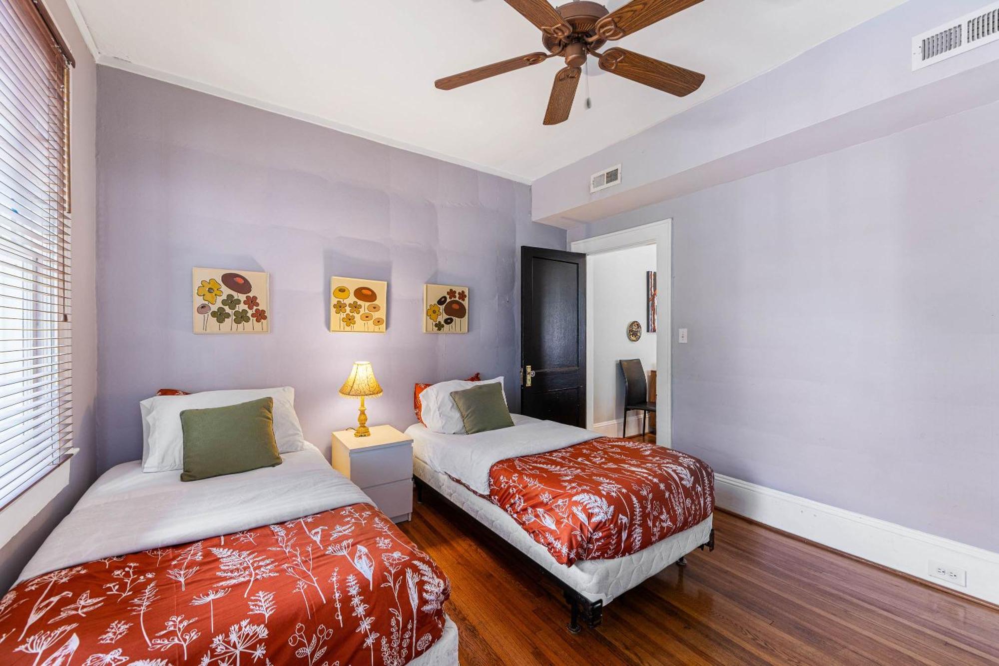 Holiday home Spacious 2br In Myers Park With Sunroom