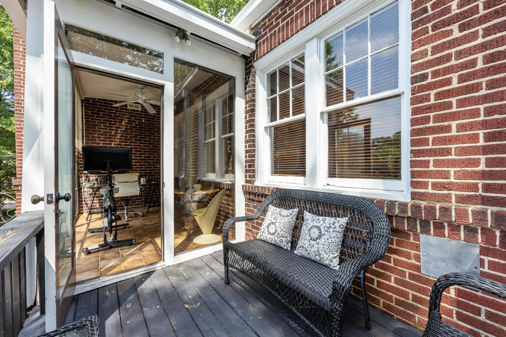 Holiday home Spacious 2br In Myers Park With Sunroom *